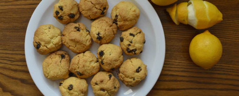 Μπισκότα λεμονιού με σταφίδες