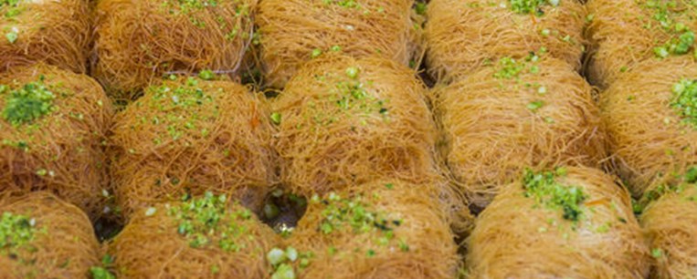 Κανταϊφάκια με ξερά σύκα, βερίκοκα και ρούμι