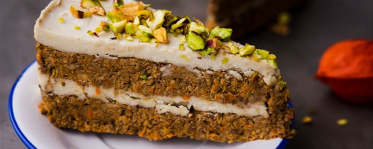 Κέικ καρότου vegan με επικάλυψη από κρέμα κάσιους