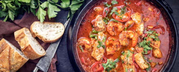 Gumbo (γκάμπο) με θαλασσινά και μπάμιες