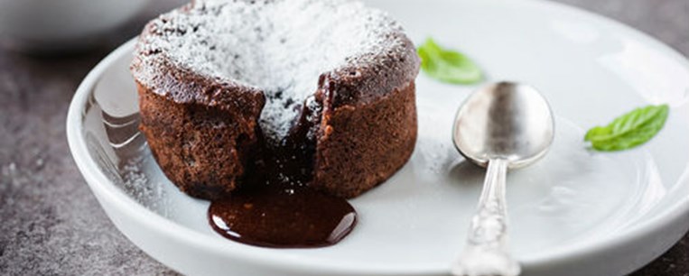 Σουφλέ σοκολάτας με ξύσμα λεμονιού