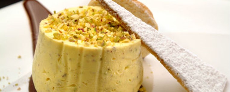 Semifreddo με μέλι και κουρκουμά