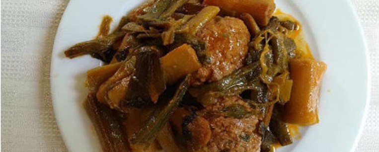 Πράσα με κεφτέδες Μετσόβου