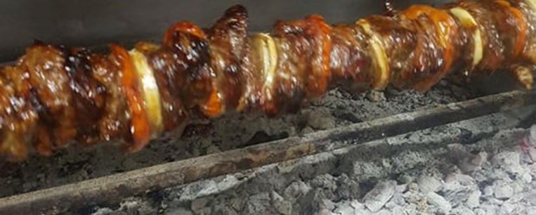 Κιαπάπι (κοντοσούβλι) μαριναρισμένο σε κόκκινο κρασί