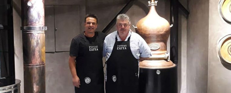 Στο παραδοσιακό Καζάνι Σαγιά για απόσταξη τσίπουρου
