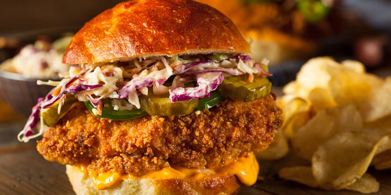 Chicken burger με στυλ: Το street food που θα λατρέψεις