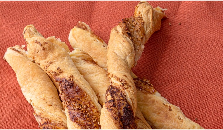 ΣΦΟΛΙΑΤΙΝΙΑ ΜΕ ΚΑΝΕΛΑ