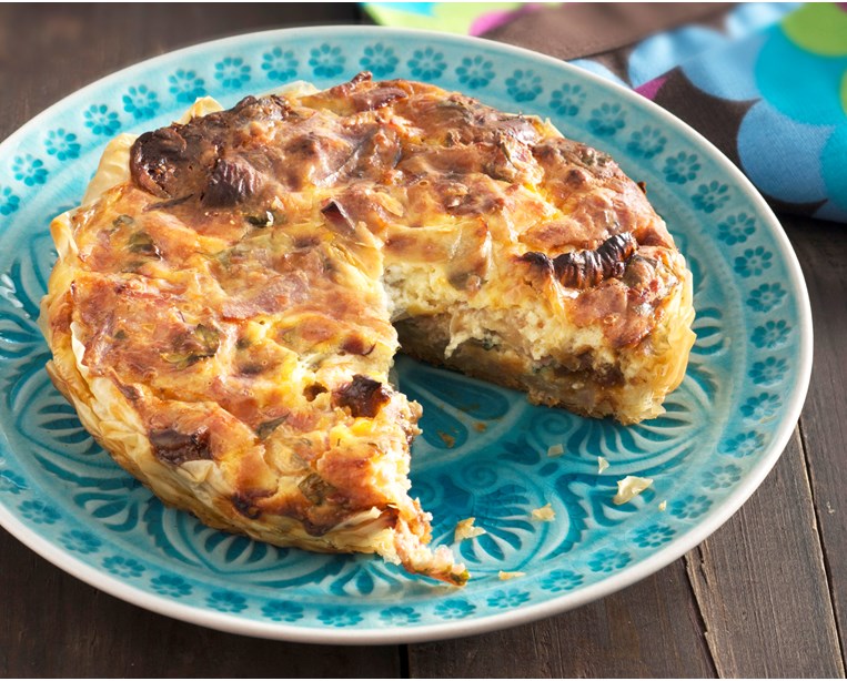 ΤΑΡΤΑ ΜΕ ΜΠΕΪΚΟΝ ΚΑΙ ΣΥΚΑ