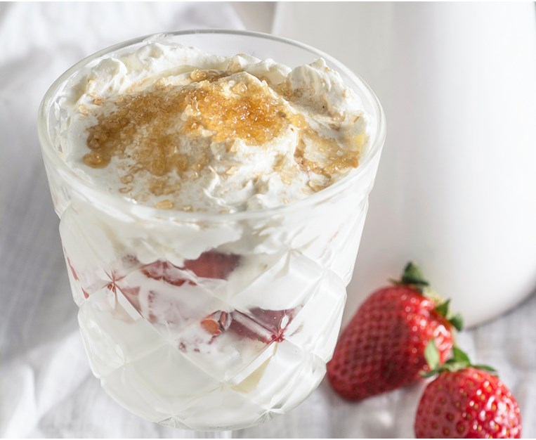 ΦΡΑΟΥΛΕΣ ΜΕ ΒΕΛΟΥΔΙΝΗ ΚΡΕΜΑ