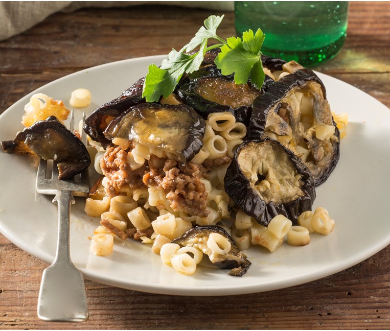 ΤΟΥΡΤΑ ΜΕ ΜΕΛΙΤΖΑΝΕΣ ΚΑΙ ΚΙΜΑ