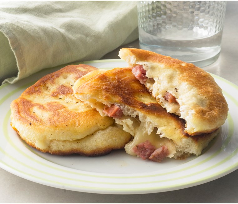 ΛΟΥΚΑΝΙΚΟΠΙΤΑ ΜΕ ΚΑΣΕΡΙ