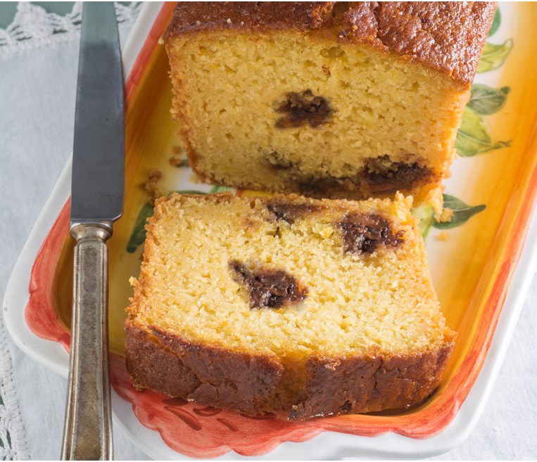 ΚΕΪΚ ΜΕ ΠΟΡΤΟΚΑΛΙ ΚΑΙ ΚΟΜΜΑΤΑΚΙΑ ΣΟΚΟΛΑΤΑΣ