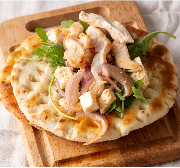 ΚΟΤΟΠΟΥΛΟ ΣΕ ΠΙΤΑ ΜΕ ΦΕΤΑ ΚΑΙ ΚΑΡΥΔΙΑ