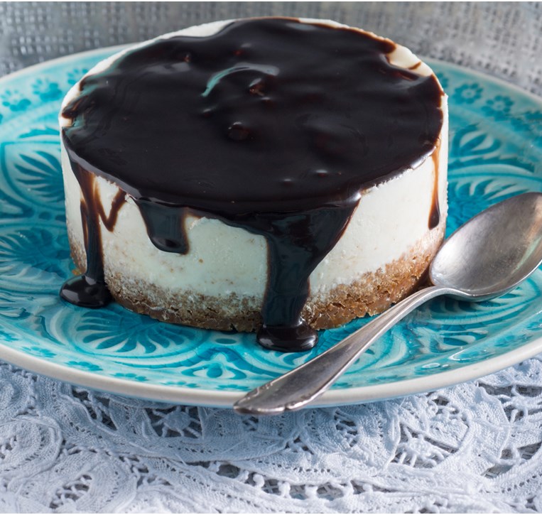 CHEESECAKE ΜΕ ΜΠΑΝΑΝΑ ΚΑΙ ΣΟΚΟΛΑΤΑ