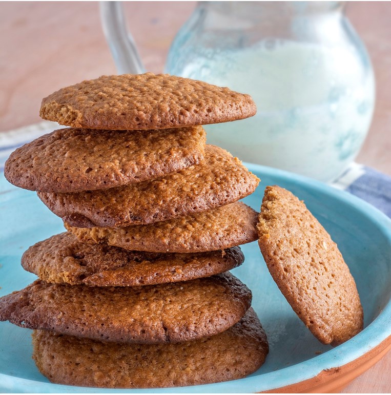 ΚΟΥΚΙΣ ΜΕ ΒΡΩΜΗ ΜΕΛΙ ΚΑΙ ΚΑΝΕΛΑ