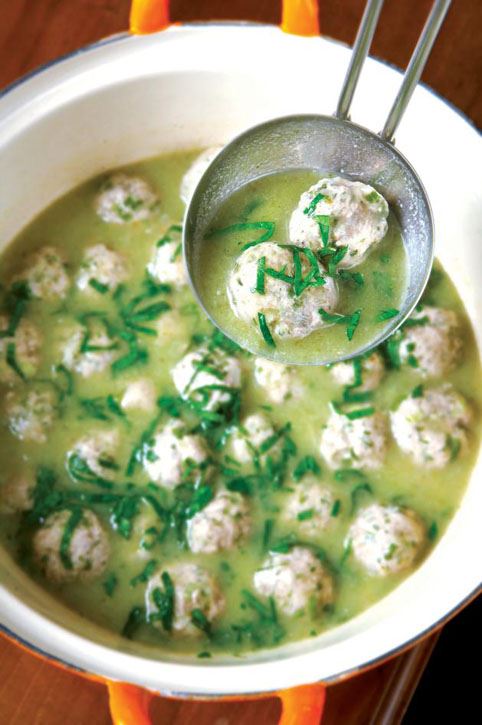 Γιουβαρλάκια σε βελουτέ πρασοσέλινου