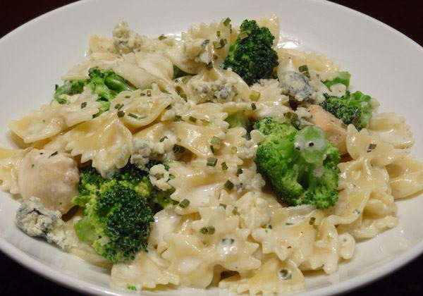 Φιογκάκια με μπρόκολο και γκοργκοντσόλα