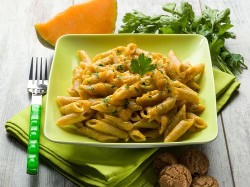 Ζυμαρικά με κολοκύθα και αβγοτάραχο