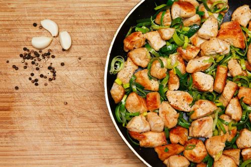 “Τηγανιά” με κοτόπουλο και πράσα